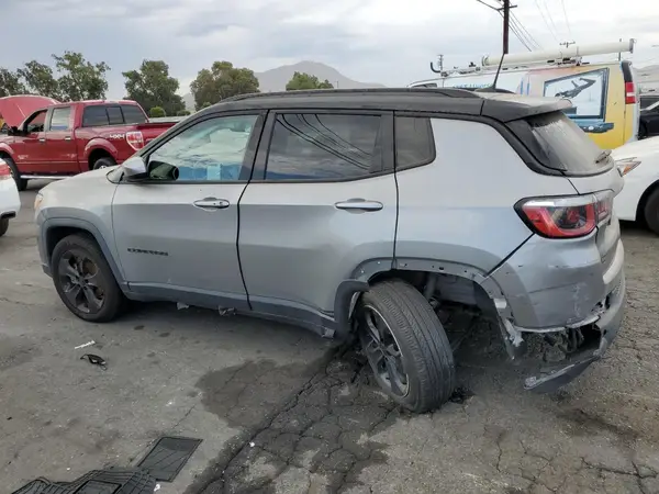 3C4NJCBB7LT236476 2020 JEEP COMPASS - Image 2