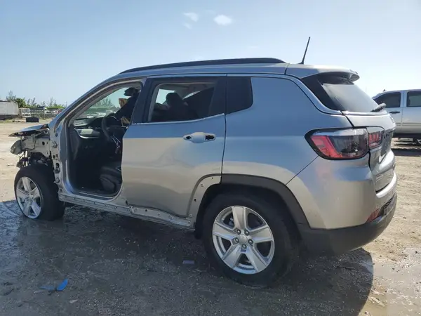 3C4NJCBB7NT138096 2022 JEEP COMPASS - Image 2