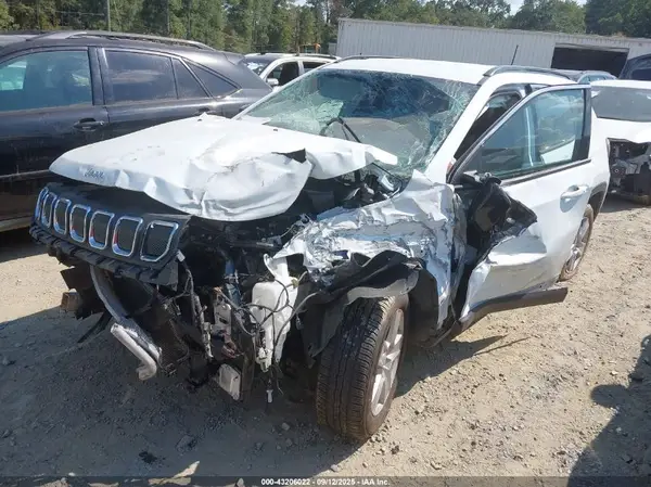 3C4NJCBB7NT229675 2022 JEEP COMPASS - Image 2