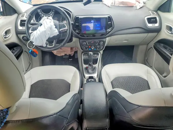 3C4NJCBB8HT632567 2017 JEEP COMPASS - Image 8