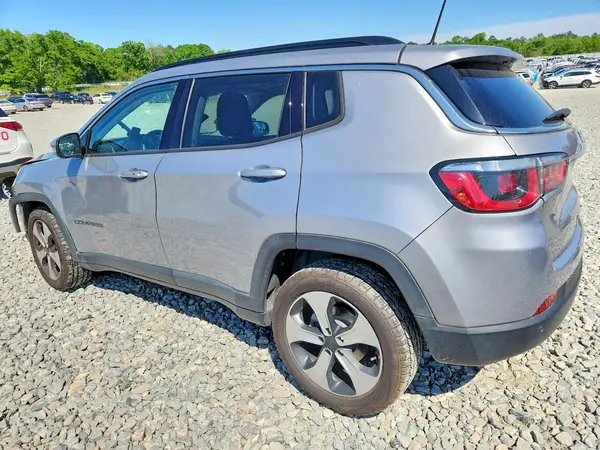 3C4NJCBB8JT105716 2018 JEEP COMPASS - Image 2
