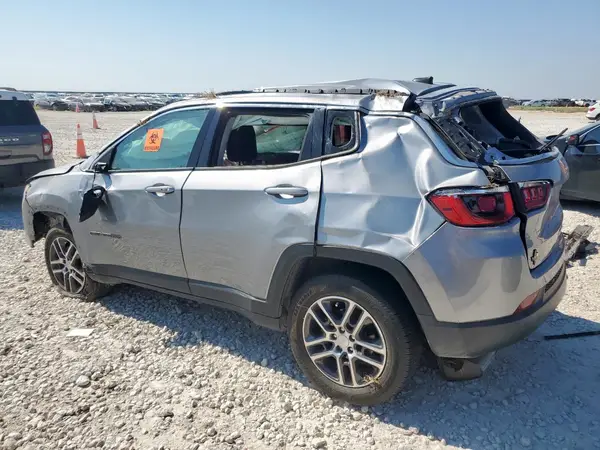 3C4NJCBB8JT108731 2018 JEEP COMPASS - Image 2