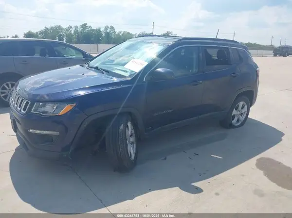 3C4NJCBB8JT124475 2018 JEEP COMPASS - Image 2