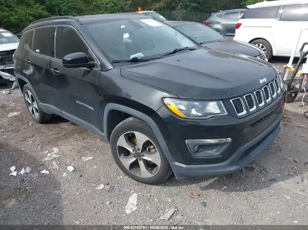 3C4NJCBB8JT124640 2018 JEEP COMPASS - Image 1
