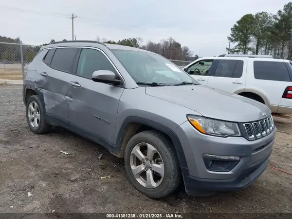 3C4NJCBB8JT134052 2018 JEEP COMPASS - Image 1
