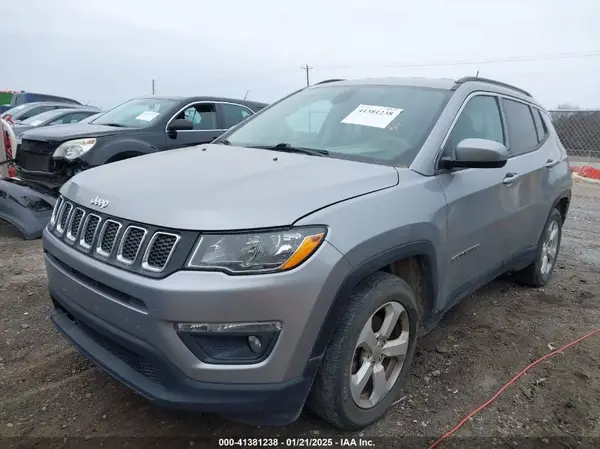 3C4NJCBB8JT134052 2018 JEEP COMPASS - Image 2