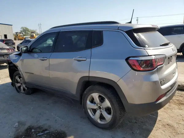 3C4NJCBB8JT137260 2018 JEEP COMPASS - Image 2