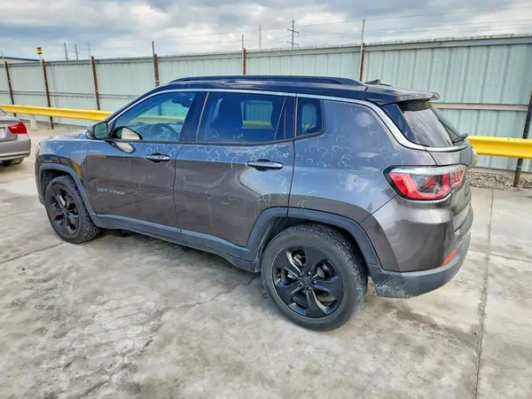 3C4NJCBB8JT137453 2018 JEEP COMPASS - Image 2