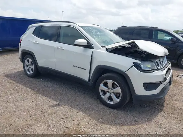 3C4NJCBB8JT139817 2018 JEEP COMPASS - Image 1