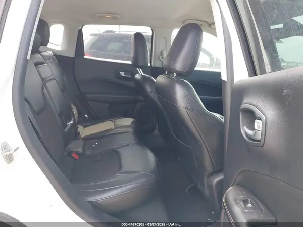 3C4NJCBB8JT139817 2018 JEEP COMPASS - Image 8