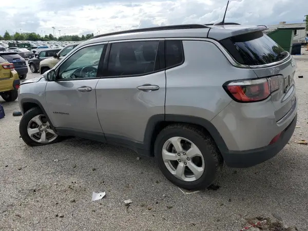3C4NJCBB8JT166242 2018 JEEP COMPASS - Image 2