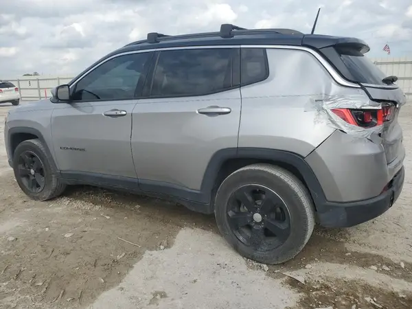 3C4NJCBB8JT181968 2018 JEEP COMPASS - Image 2