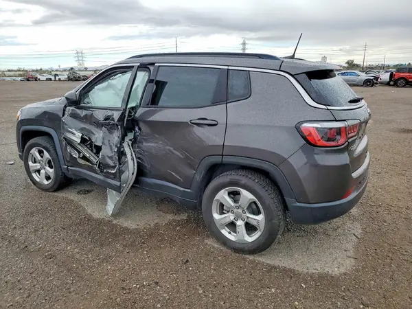 3C4NJCBB8JT182456 2018 JEEP COMPASS - Image 2