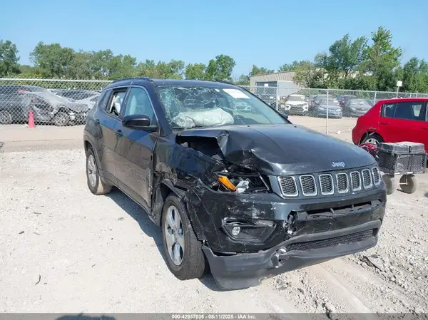 3C4NJCBB8JT186300 2018 JEEP COMPASS - Image 1