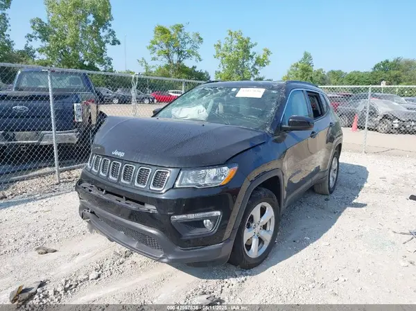3C4NJCBB8JT186300 2018 JEEP COMPASS - Image 2