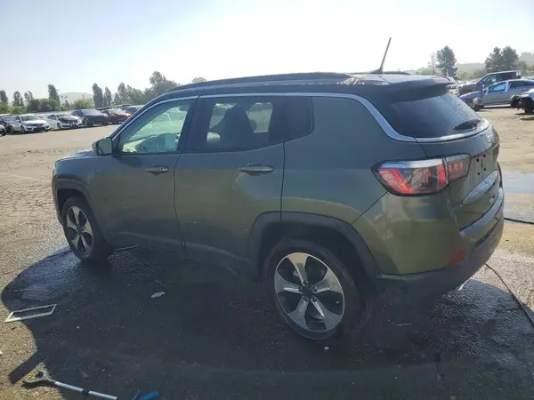 3C4NJCBB8JT204729 2018 JEEP COMPASS - Image 2