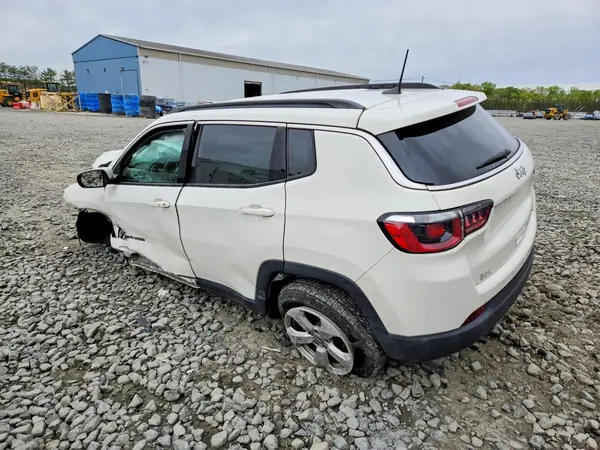 3C4NJCBB8JT227315 2018 JEEP COMPASS - Image 2