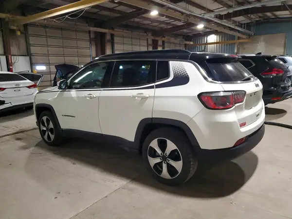 3C4NJCBB8JT240386 2018 JEEP COMPASS - Image 2