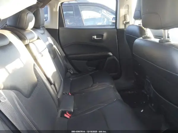 3C4NJCBB8JT241067 2018 JEEP COMPASS - Image 8