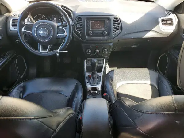 3C4NJCBB8JT267751 2018 JEEP COMPASS - Image 8