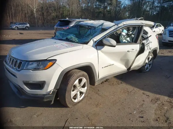3C4NJCBB8JT267765 2018 JEEP COMPASS - Image 2