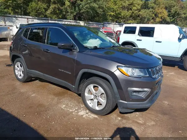 3C4NJCBB8JT267894 2018 JEEP COMPASS - Image 1