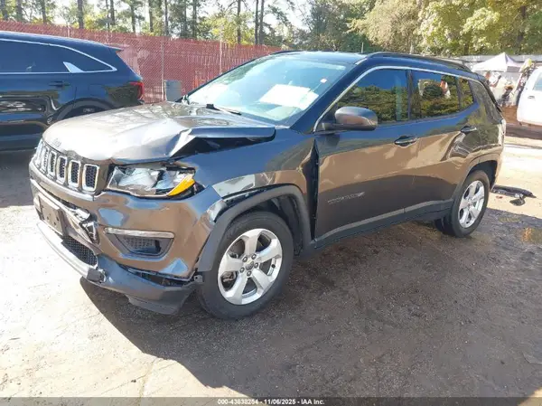 3C4NJCBB8JT267894 2018 JEEP COMPASS - Image 2