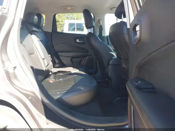 3C4NJCBB8JT267894 2018 JEEP COMPASS - Image 8