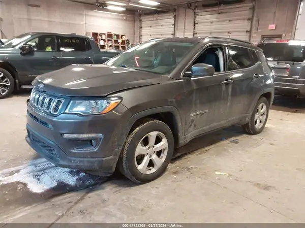 3C4NJCBB8JT272142 2018 JEEP COMPASS - Image 2
