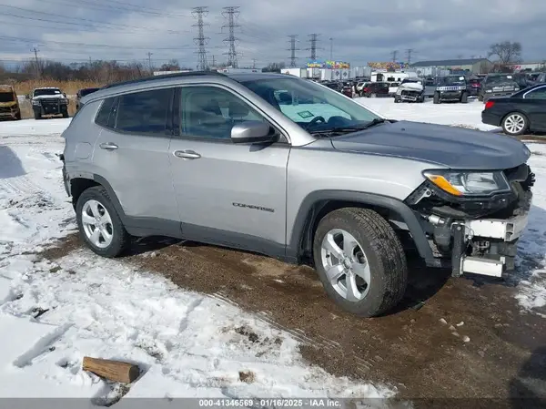 3C4NJCBB8JT272416 2018 JEEP COMPASS - Image 1