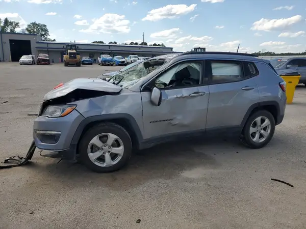3C4NJCBB8JT272514 2018 JEEP COMPASS - Image 1