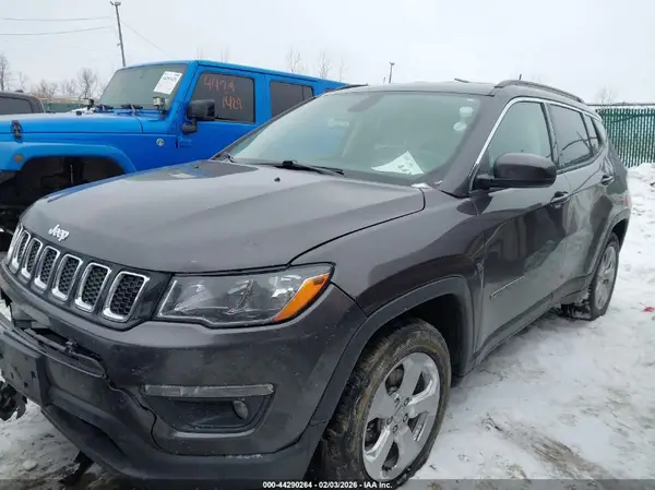 3C4NJCBB8JT287188 2018 JEEP COMPASS - Image 2