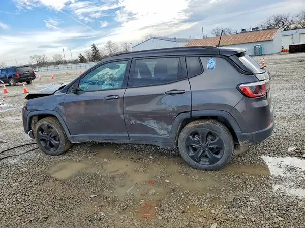 3C4NJCBB8JT322277 2018 JEEP COMPASS - Image 2