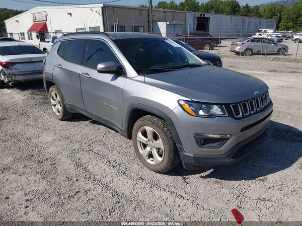 3C4NJCBB8JT322456 2018 JEEP COMPASS - Image 1
