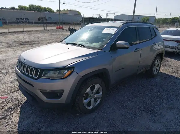 3C4NJCBB8JT322456 2018 JEEP COMPASS - Image 2