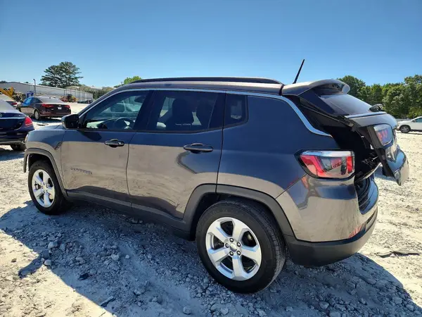 3C4NJCBB8JT351522 2018 JEEP COMPASS - Image 2