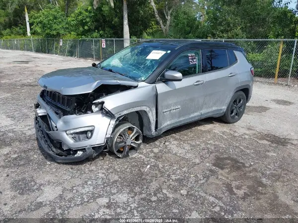 3C4NJCBB8JT368109 2018 JEEP COMPASS - Image 2