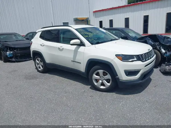 3C4NJCBB8JT460689 2018 JEEP COMPASS - Image 1
