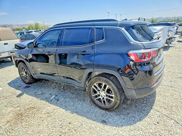 3C4NJCBB8JT461700 2018 JEEP COMPASS - Image 2