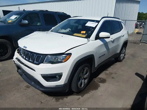 3C4NJCBB8JT462734 2018 JEEP COMPASS - Image 2