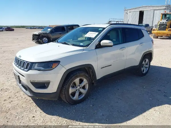 3C4NJCBB8JT465844 2018 JEEP COMPASS - Image 2