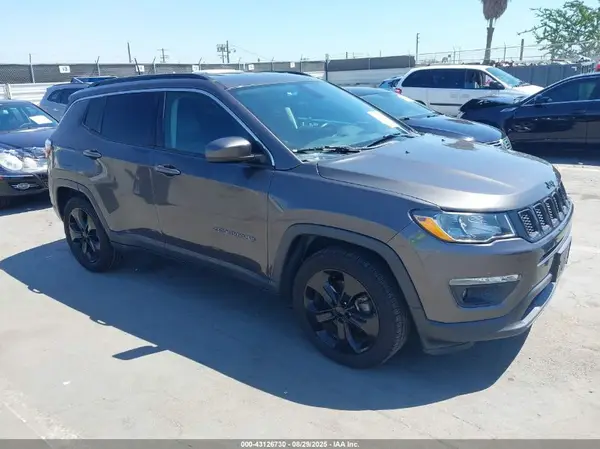 3C4NJCBB8JT466380 2018 JEEP COMPASS - Image 1