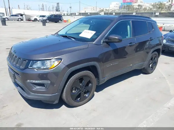 3C4NJCBB8JT466380 2018 JEEP COMPASS - Image 2
