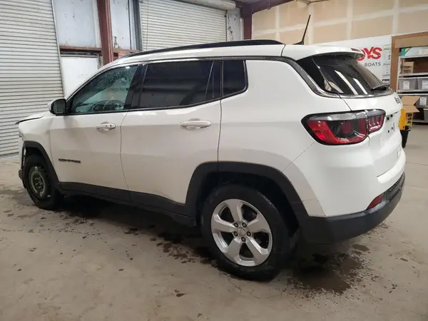 3C4NJCBB8JT466654 2018 JEEP COMPASS - Image 2