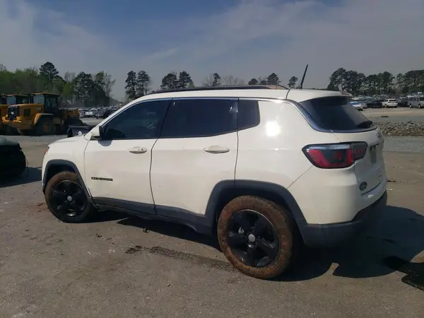 3C4NJCBB8JT468968 2018 JEEP COMPASS - Image 2