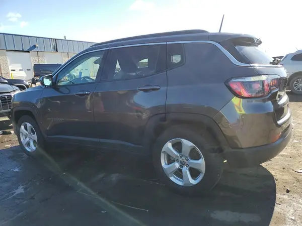 3C4NJCBB8JT488427 2018 JEEP COMPASS - Image 2