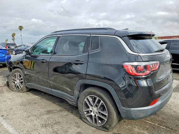 3C4NJCBB8JT488556 2018 JEEP COMPASS - Image 2