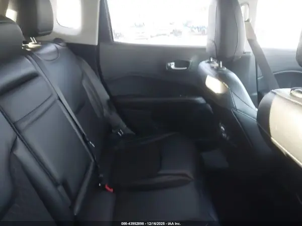 3C4NJCBB8JT495054 2018 JEEP COMPASS - Image 8