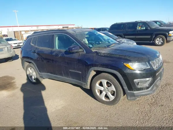 3C4NJCBB8JT495426 2018 JEEP COMPASS - Image 1