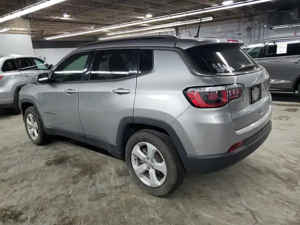 3C4NJCBB8JT501824 2018 JEEP COMPASS - Image 2